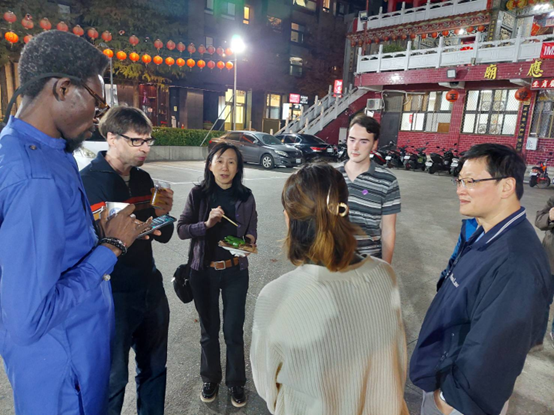 Wanying Yang, the Dean of the College of Social Sciences, is answering questions from British exchange student Rebecca Melody Lin. From left to right: Yimovie Sakue-Collins, Lecturer in the Department