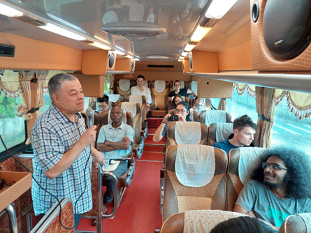 Professor Yves Tiberghien gave a lecture on the Sino-French War in the tour bus.