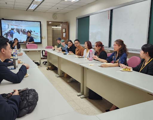 From right to left, IMAS faculty members Professor Hao-Tzu Ho, Professor Deasy Simandjuntak, and IMAS students engage in conversation with their counterparts from NIDA.