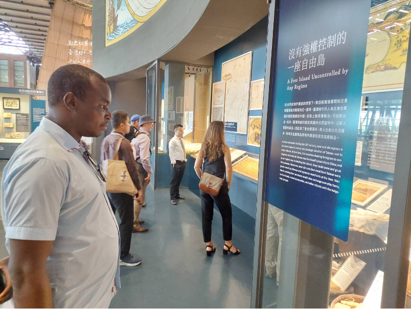 Richard Atimniraye Nyelade, along with fellow members of the IMAS group, visited the National Museum of Taiwan History.