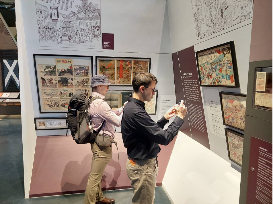 IMAS students in the Museum.