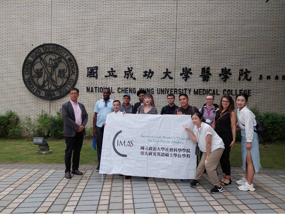 The IMAS group gathered in front of the College of Medicine, NCKU.