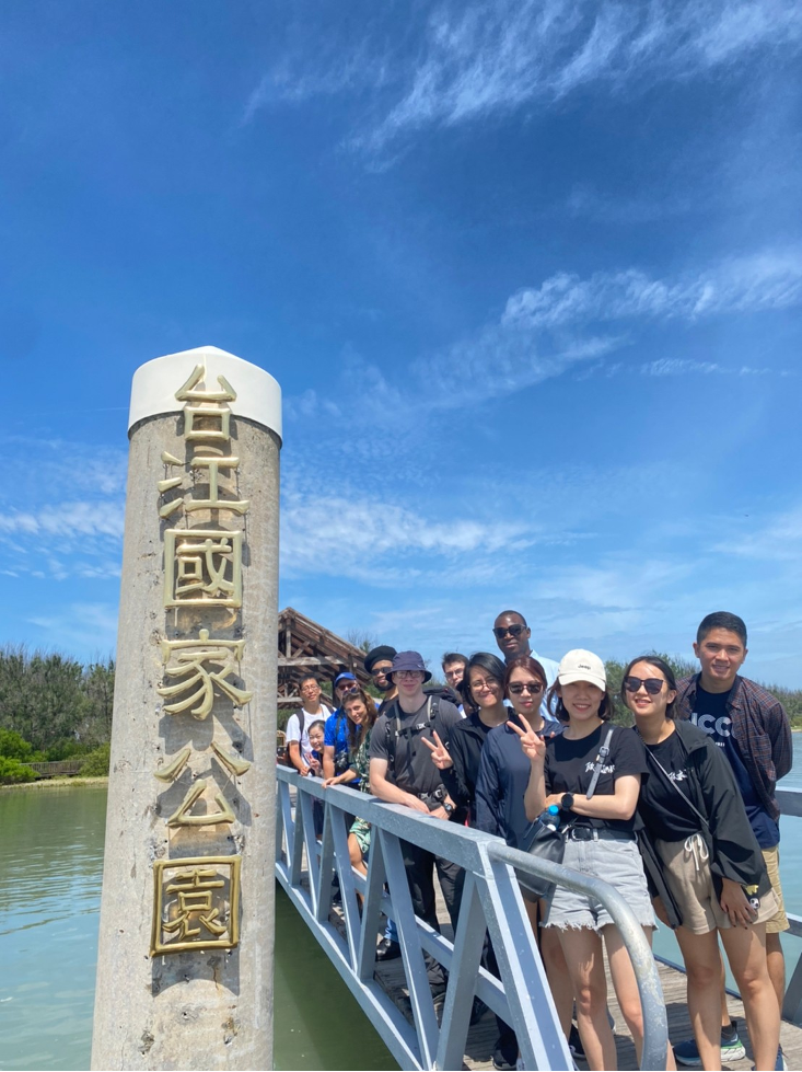 The IMAS group enjoyed a visit to the National Park in Qigu.