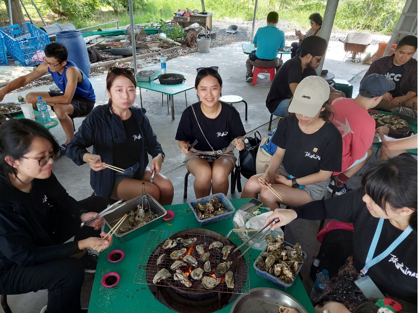 Female IMAS students consumed a greater quantity of grilled oysters than their male counterparts.