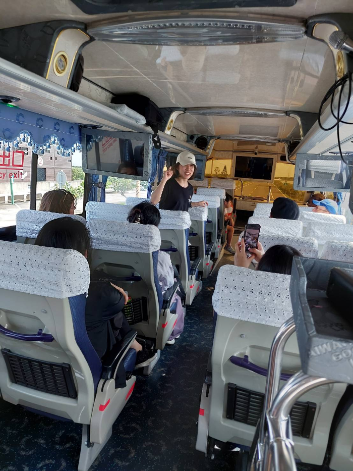 While on the way to the Salt Museum, Jieun Lee delivered a brief lecture about the development of Taiwan’s salt industry.