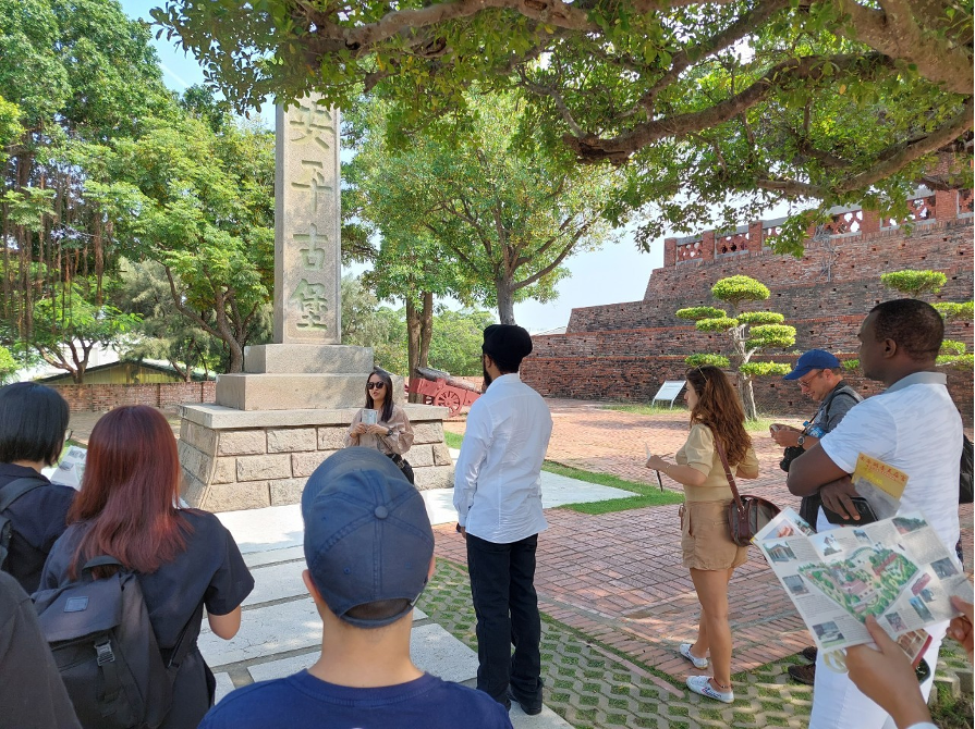 Ally Wu provided an introduction to Fort Zeelandia and the Dutch colonization.