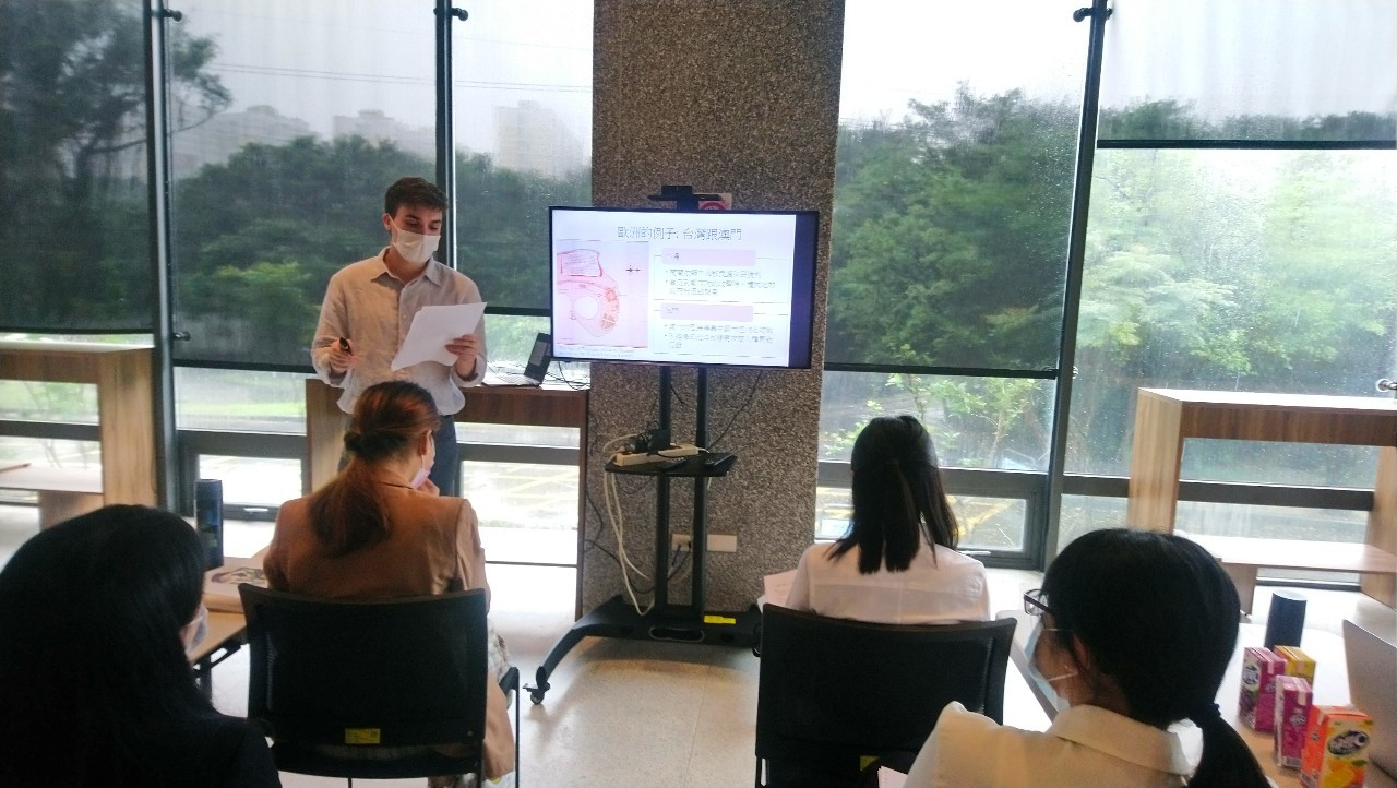 IMAS student Julian Tash presenting his research “European Expansion in the Pacific during the 16th and 17th Centuries”