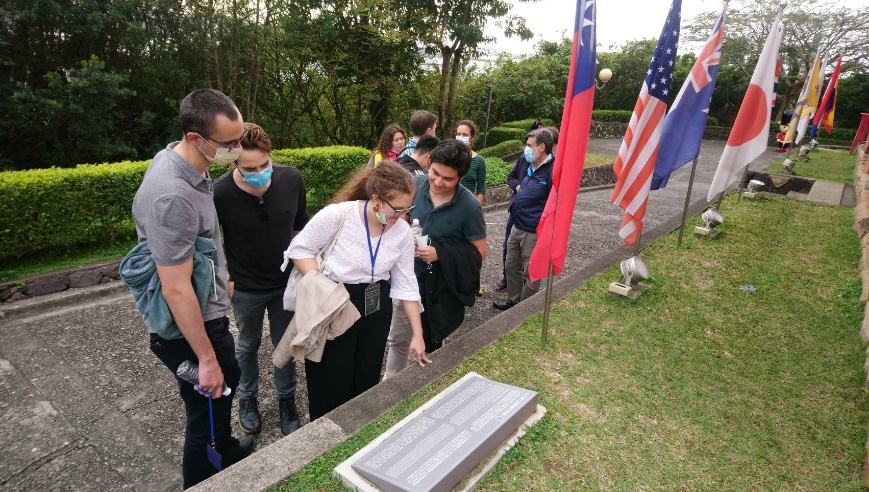 IMAS students learn about the different countries that controlled Fort San Domingo